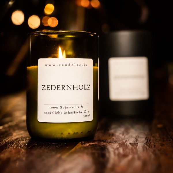 Zedernholz – Duftkerze aus Sojawachs mit beruhigendem, holzigem Aroma für entspannte Momente Zu verkaufen